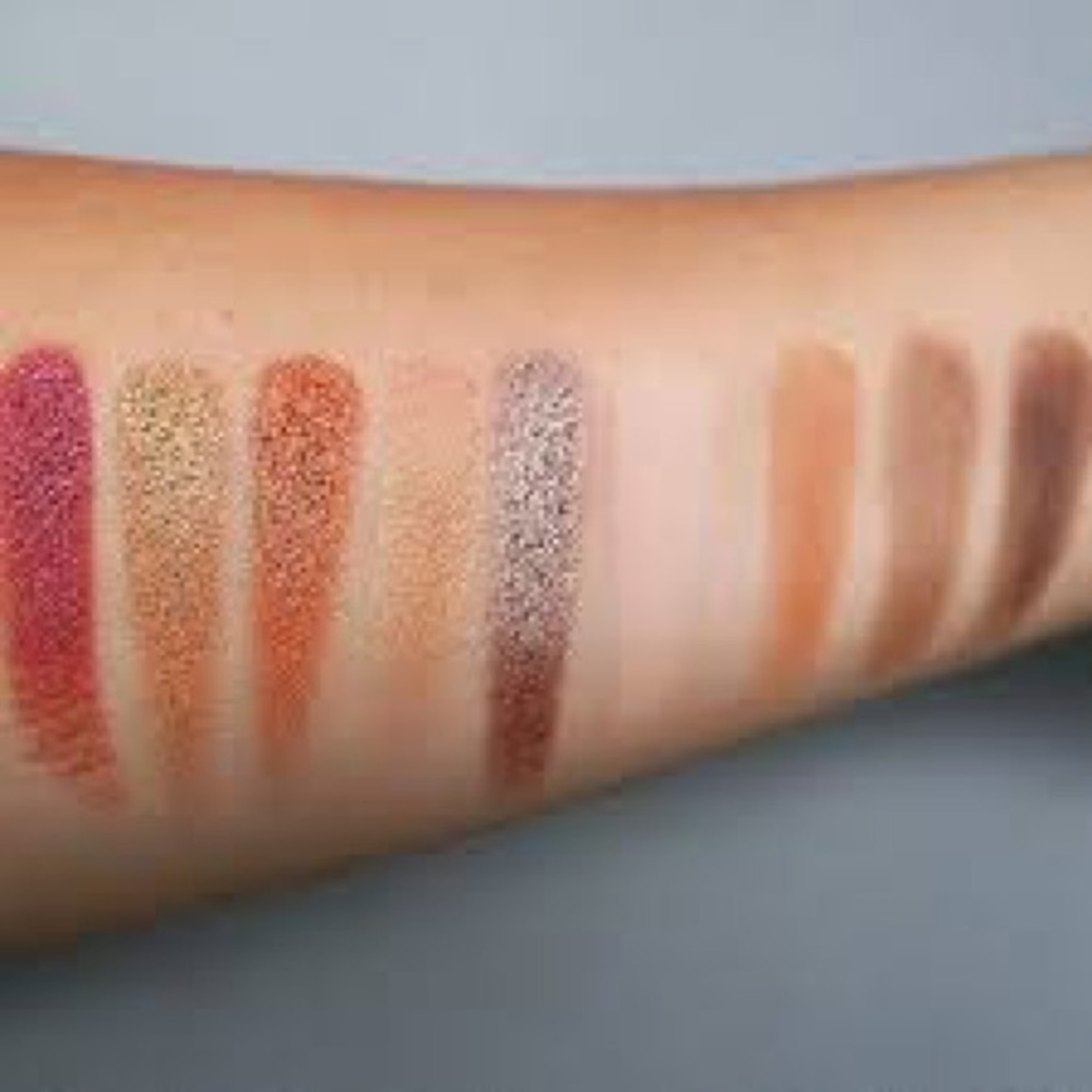 SOLD OUT! Klara Cosmetics Makeup Palette 🎨 - Picture 7 of 7